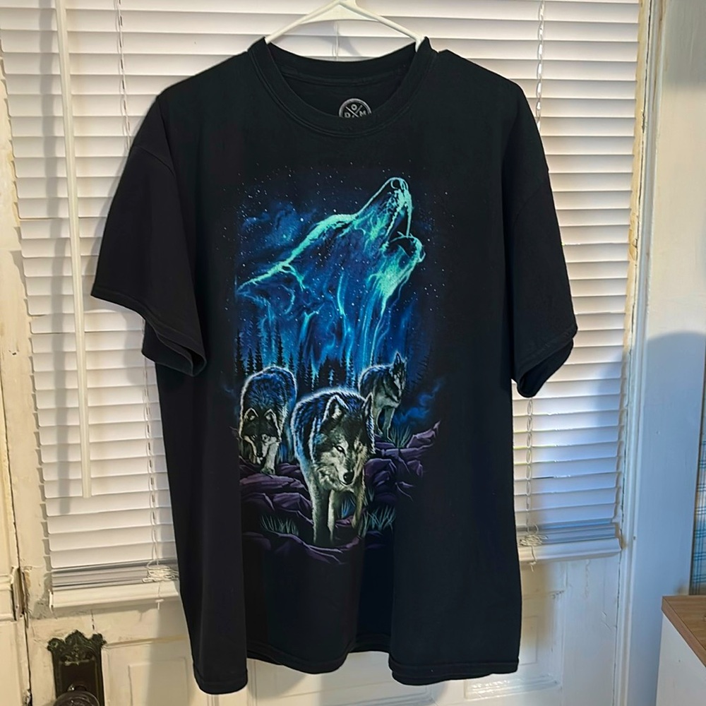 Wolf Spirit in the Sky Tee 🐺 Size XL good condition.